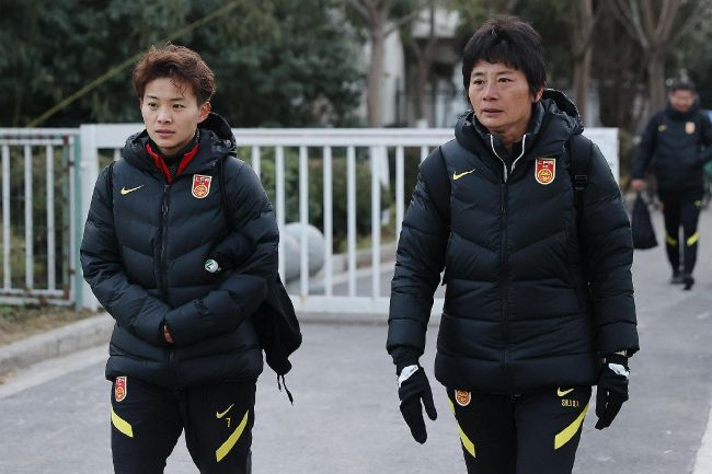 美女扒